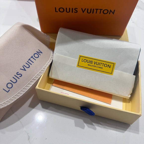 Damier Azur Key Pouch 🆕 - Picture 10 of 10